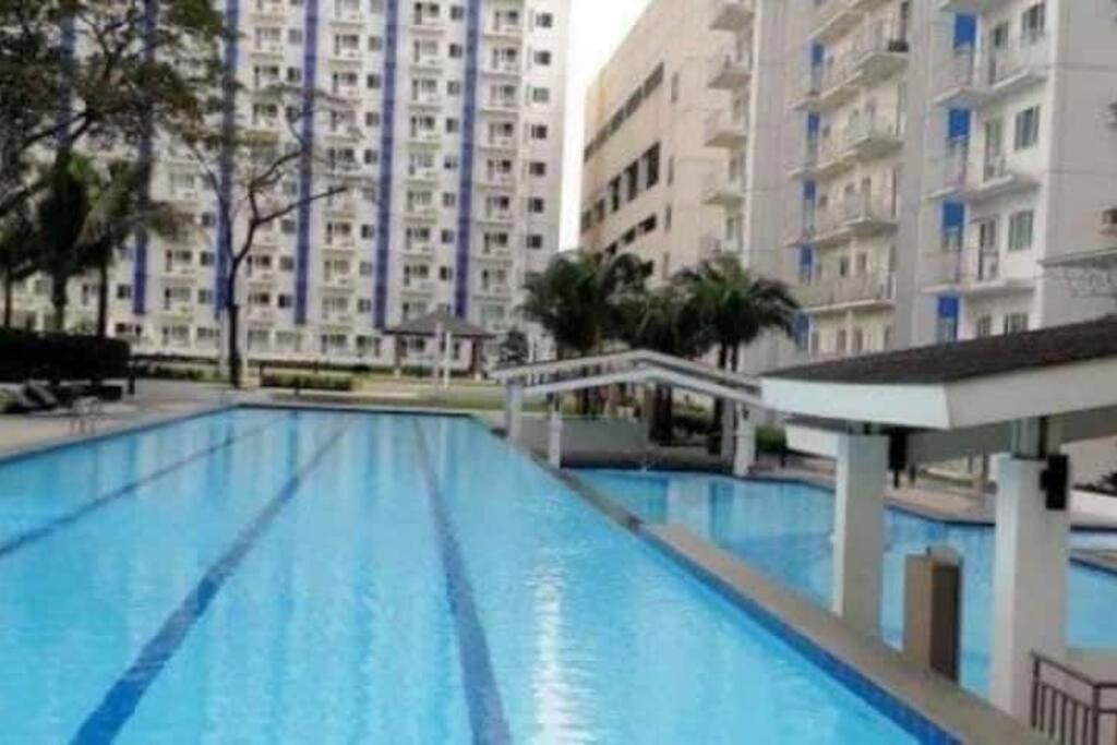 Grass Residences Sm North Edsa And Trinoma Quezon City Bagian luar foto