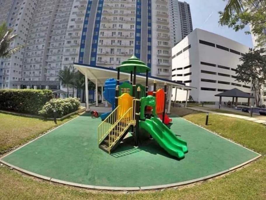 Grass Residences Sm North Edsa And Trinoma Quezon City Bagian luar foto